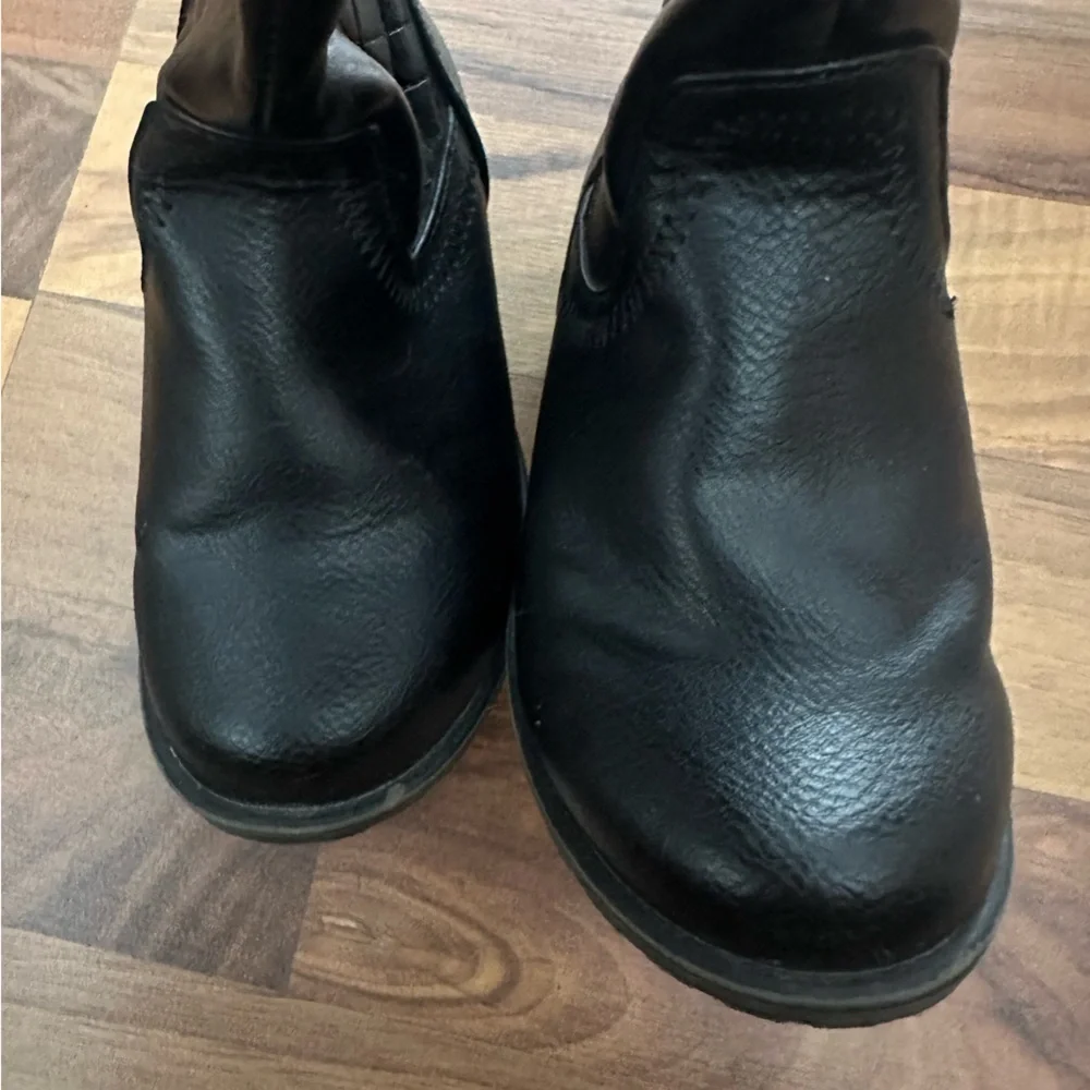 Stride Rite Black Quilted Buckle Boots